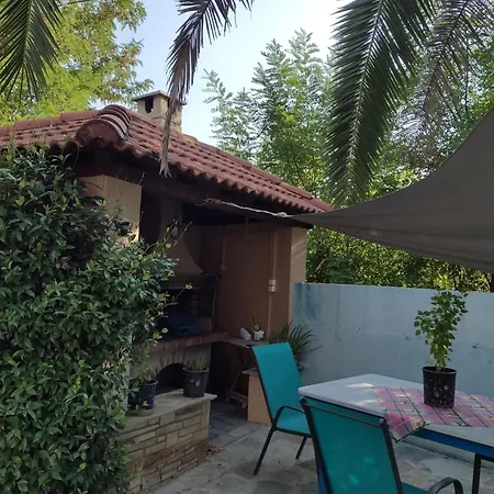 Villa By The River Near Meteora *