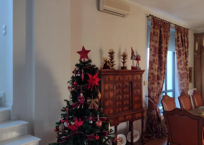 By The River Near Meteora Vilă Tríkala