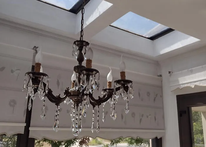 By The River Near Meteora Vilă