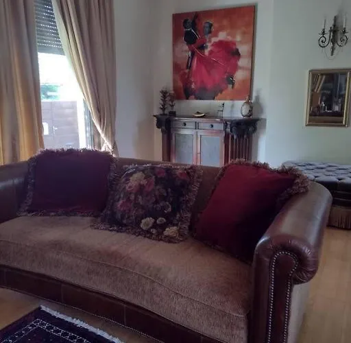 By The River Near Meteora Vilă